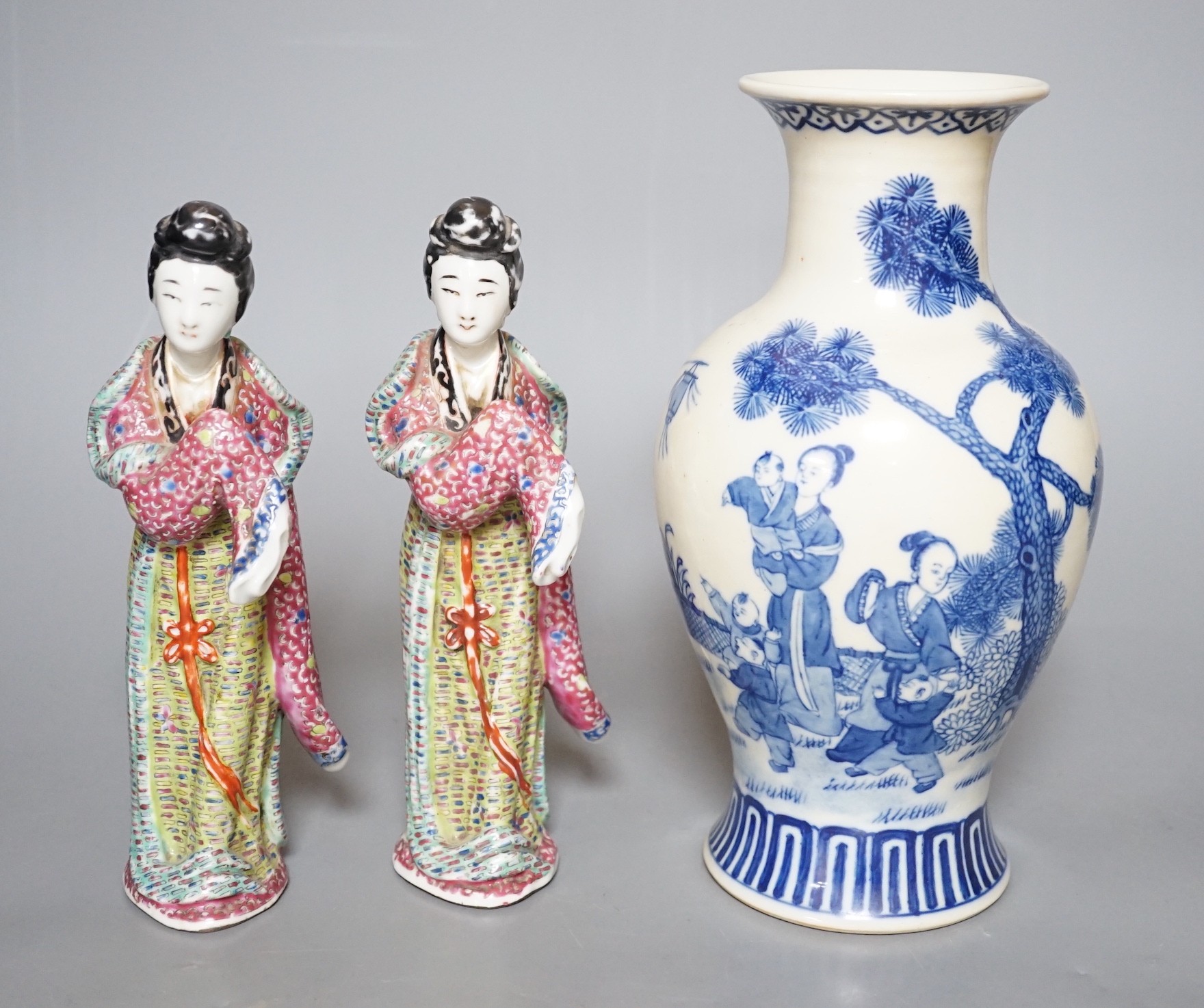 A Chinese blue and white figural vase and two polychrome figures, tallest 24cm